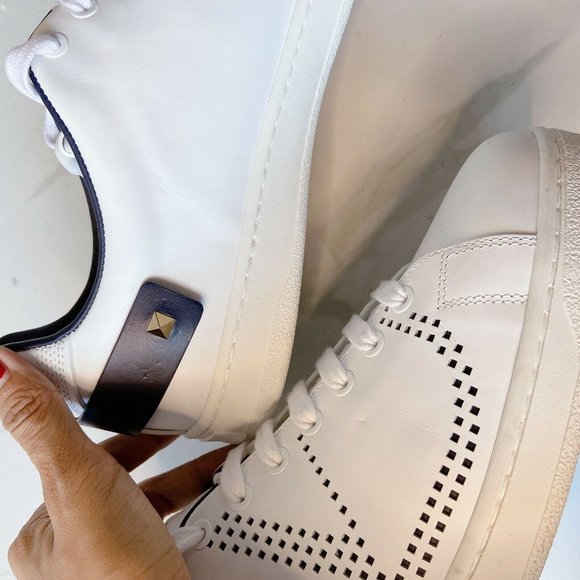 Valentino Garavani Perforated V Logo RockStud Lace - Picture 11 of 12